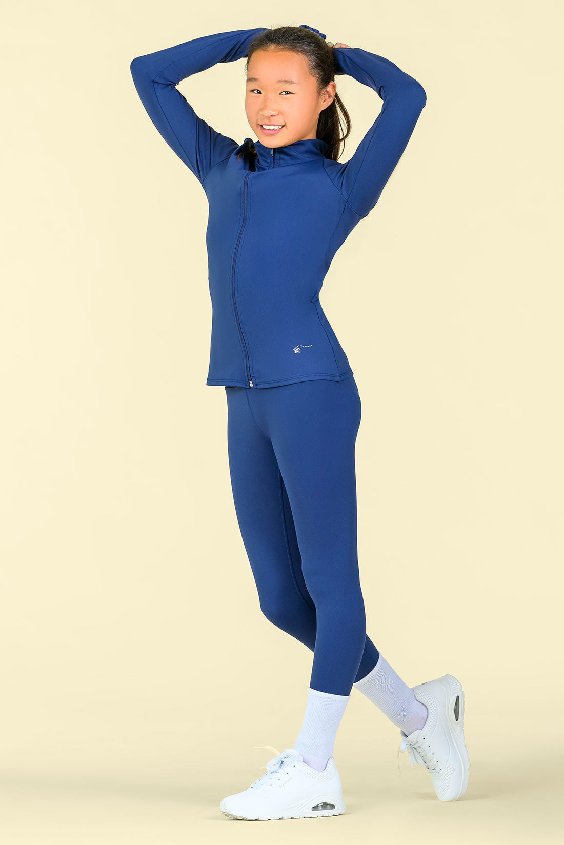Navy blue workout outfit by Destira, 2026